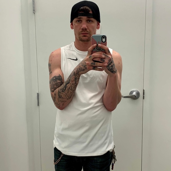 Meet your Posher, Tyler - Picture 5 of 8